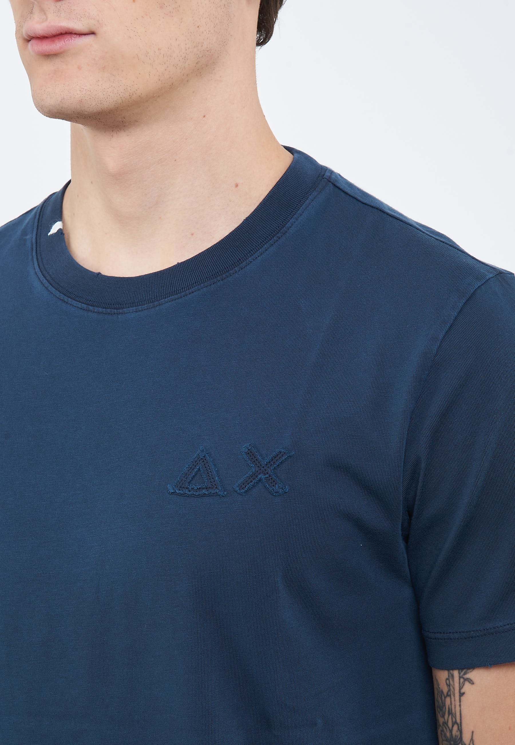 T-shirt con trattamento vintage in cotone navy blue