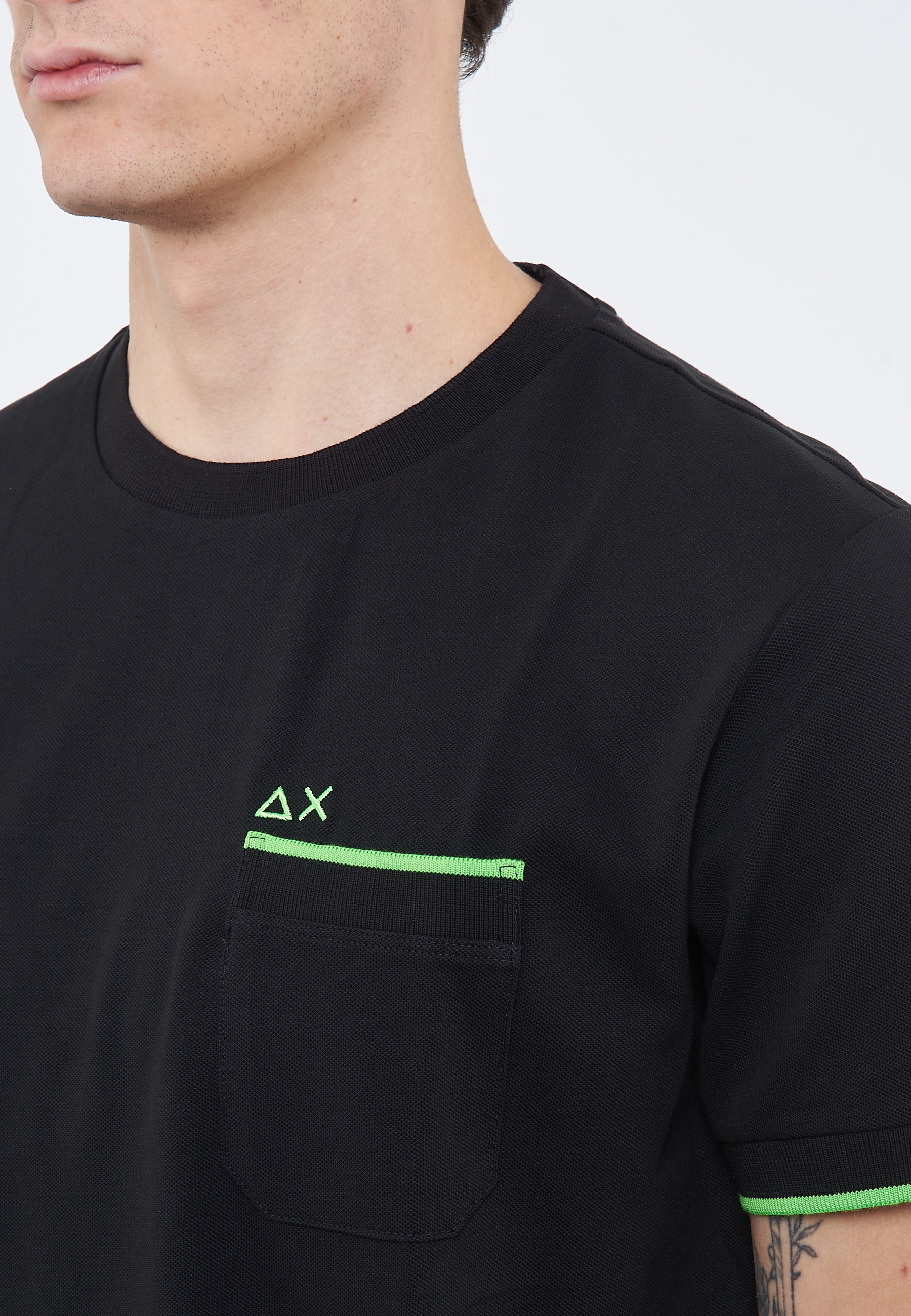T-shirt in piquet di cotone nero