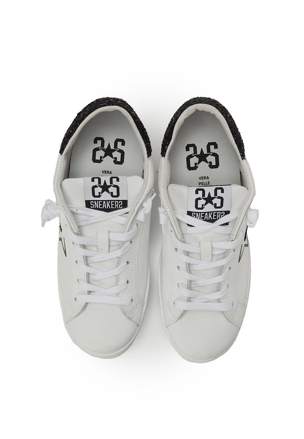 Sneaker prime star in pelle bianca con dettagli in pelle in glitter nero 