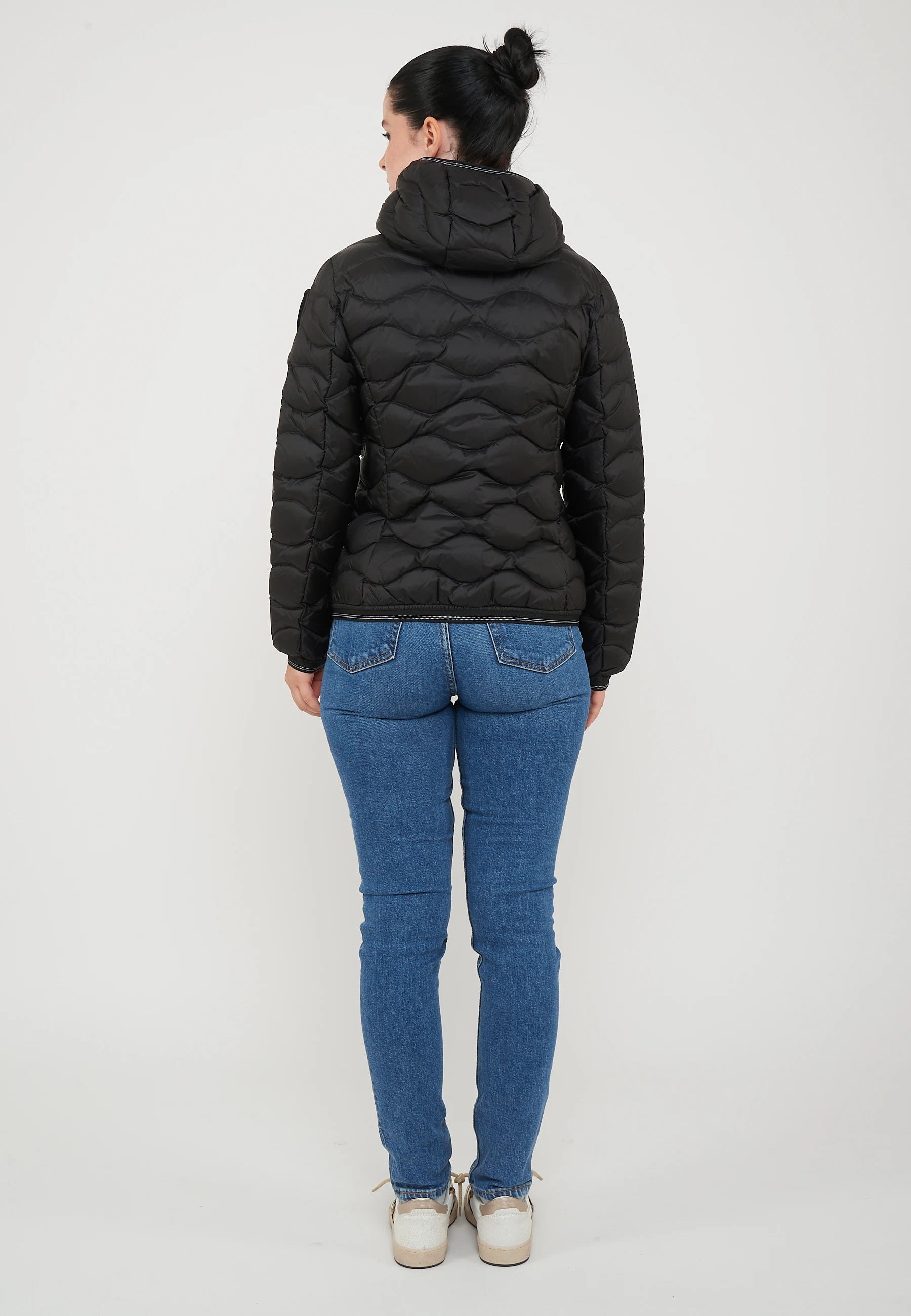Piumino Ad Onde Camelia Nero 