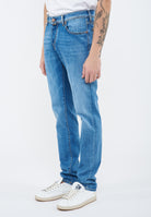 Jeans 5 tasche Nick slim in denim super stretch blu chiaro lavaggio rinse 