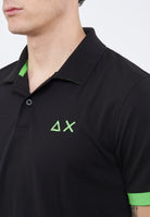 Polo con maxi logo in cotone nero 